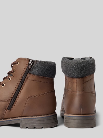 Produktfoto, Boots aus Leder-Textil-Mix mit Reißverschluss Modell 'Jobar' von bugatti, braun, abgerundete Spitze, profilierte Sohle, Label-Detail, Kontext: Herren Boots mit Schnürung, Absatzhöhe 3 cm, Schafthöhe 14 cm, Schaftweite 11 cm.