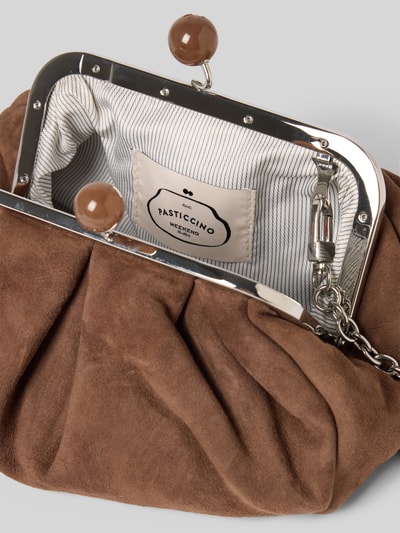 Produktfoto, Clutch aus echtem Veloursleder Modell 'KAVALOIS' von Weekend Max Mara, braune Farbe, weiche Struktur, Detailaufnahme, Damen Clutch / Abendtasche