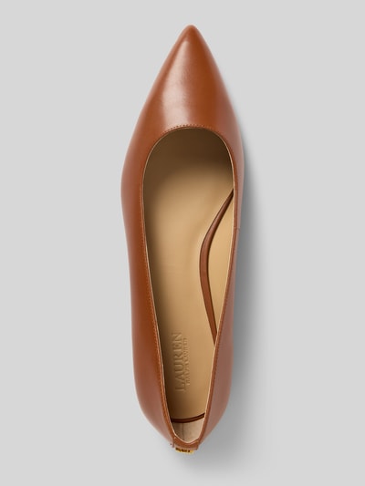 Produktfoto, Ballerinas mit strukturierter Sohle Modell 'LONDYN' von Lauren Ralph Lauren in Braun aus Echtleder, spitze Form, glatte Textur, Absatzhöhe 1 cm, Schafthöhe 7 cm, Schaftweite 6 cm.