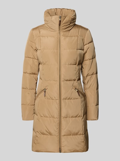 Produktfoto, Steppmantel mit Stehkragen von Lauren Ralph Lauren w kolorze beżowym, z zamkiem i kieszeniami, taliowany fason, tekstura pikowana.
