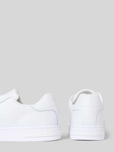 Produktfoto, Sneaker aus echtem Leder Modell 'Action' von ARMANI EXCHANGE, weiß, abgerundete Passform, Logo-Detail, Schnürverschluss, Absatzhöhe 4 cm, Schafthöhe 9 cm, Schaftweite 9 cm, Glattleder-Oberfläche, klare Linien, neutrale Farbgebung