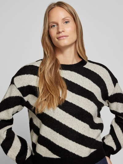 Vero Moda Strickpullover mit diagonalem Streifenmuster Modell 'LARA' Black 3