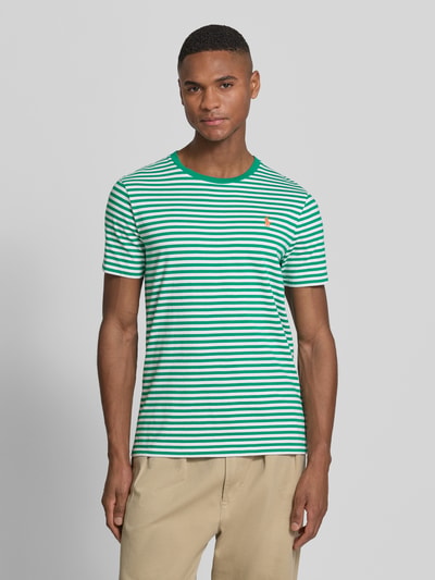 Männermodel trägt Slim Fit T-Shirt aus reiner Baumwolle von Polo Ralph Lauren, Optik:Unifarben, Two-Tone, Logo-Detail, Rundhals, Kurzarm, Materialverarbeitung: Jersey, Ganzkörperansicht von vorne.