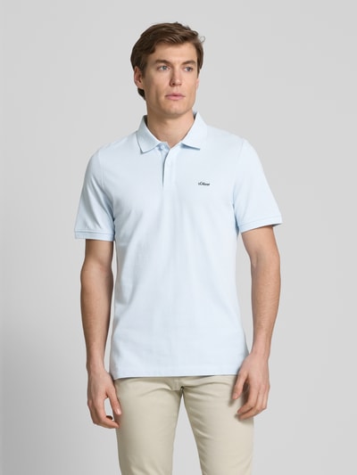 s.Oliver RED LABEL Regular Fit Poloshirt aus reiner Baumwolle mit Label Stitching Hellblau 4