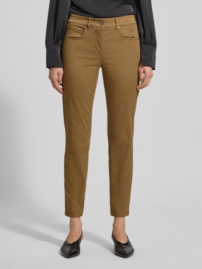 Frauenmodel trägt Hose mit Eingrifftaschen von LUISA CERANO, Damen, Baumwoll-Elasthan-Mix, Regular-Fit, elastischer Bund, braun, Ganzkörperansicht von vorne.