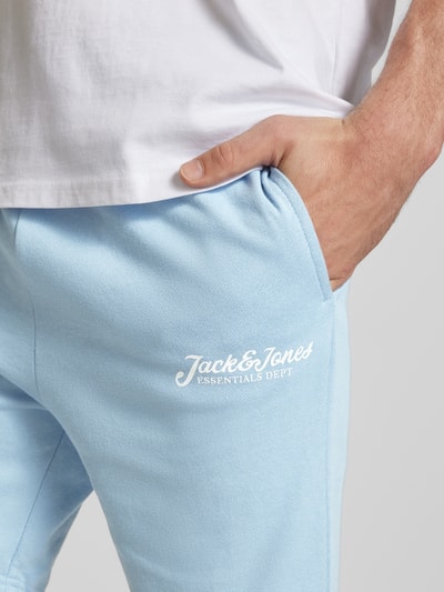 Jack & Jones Slim Fit Sweatpants mit Label-Print Modell 'GORDON' Hellblau 3
