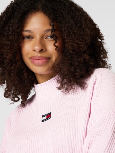 Tommy Jeans Cropped Strickpullover mit Label-Patch Rosa 3