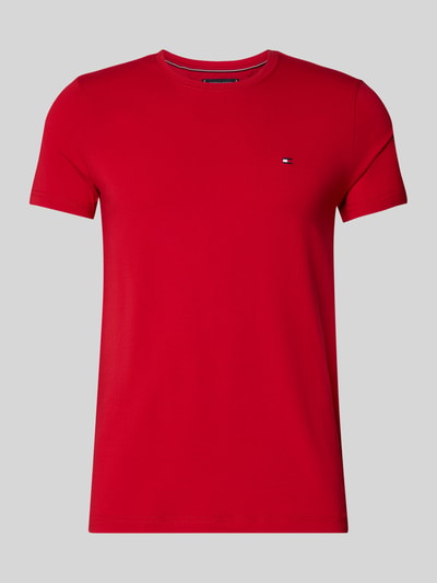 Produktfoto, Slim Fit T-Shirt aus Baumwoll-Mix von Tommy Hilfiger in Rot, unifarben mit Logo-Detail, Rundhals, Kurzarm, Stretch-Material