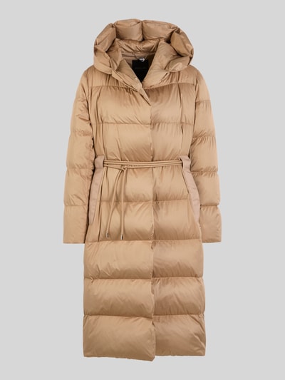 Produktfoto, Steppmantel mit Bindegürtel von Marc Cain in Beige, mit Kapuze, verdecktem Reißverschluss und Eingrifftaschen, glatte Oberfläche