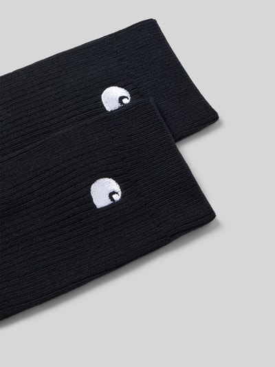 Produktfoto, czarne skarpety z wyhaftowanym logo, prążkowana struktura, Socken mit Logo-Stitching Modell 'Madison' im 2er-Pack von Carhartt Work In Progress, mieszanka bawełny, zestaw 2 szt.