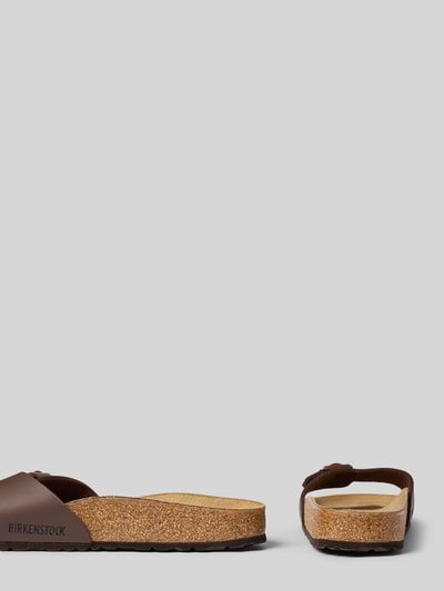 Produktfoto, Slipper in Leder-Optik Modell 'Madrid' von Birkenstock, abgerundete Passform, braun, Logo-Detail, 3 cm Absatz, Damen