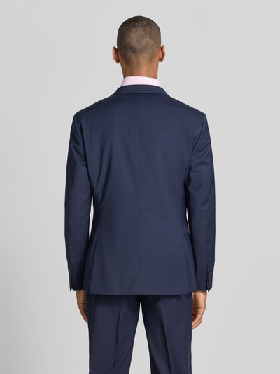 Männermodel trägt Slim Fit 2-Knopf-Sakko mit Pattentaschen Modell 'JAMIE' von Tiger Of Sweden, Dunkelblau, Rückenansicht, Material-Mix mit Woll-Anteil.