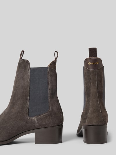 Produktfoto, braune Stiefeletten aus echtem Rindsleder Modell 'St Broomly' von GANT, glatte und samtige Textur, Damen Stiefeletten von GANT