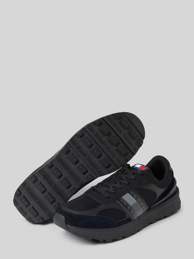 Produktfoto, Low Top Sneaker mit Veloursleder-Besatz Modell 'TECHNICAL RUNNERS' von Tommy Jeans, wielokolorowe, zaokrąglony nosek, płaska podeszwa, wytłaczane logo, wiązanie, profilowana podeszwa, wykończenie: skóra welurowa, siateczka, skóra gładka, materiał: mieszanka skóry