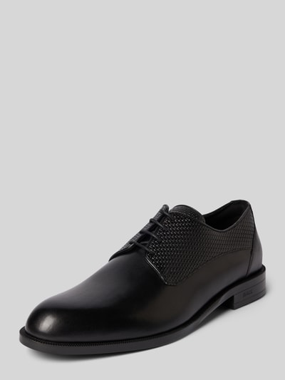 Produktfoto, schwarze Schnürschuhe aus reinem Leder Modell 'TAYIL' von BOSS mit glatter Oberfläche und geprägtem Leder-Detail, Herren