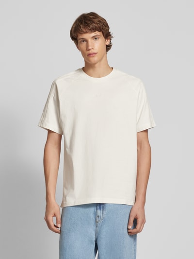adidas Originals T-shirt z prążkowanym okrągłym dekoltem Złamany biały 4