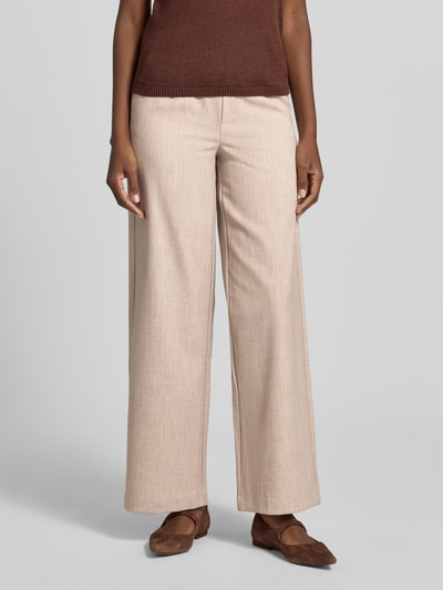Frauenmodel trägt High Waist Hose Modell 'VARONE' von Vila, Damen Hose im Wide-Leg-Pants-Stil, Material-Mix mit Viskose-Anteil, Ganzkörperansicht von vorne.