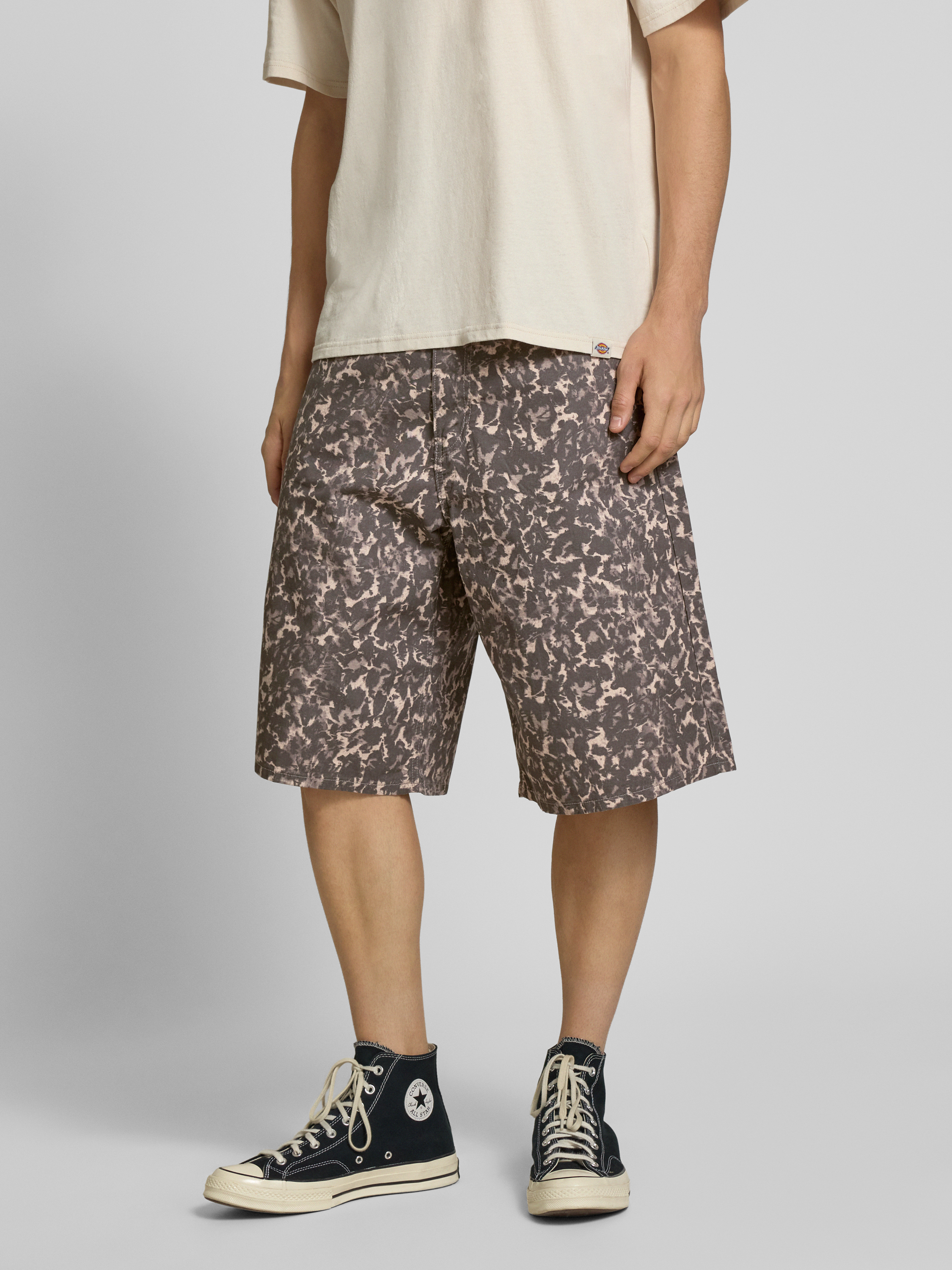 WEEKDAY Bermudy z 5 kieszeniami model ‘ASTRO’ Camel 4