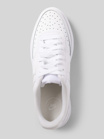 Produktfoto, Sneaker aus Leder-Mix mit Logo-Detail Modell 'Court Vision' von Nike in Weiß, abgerundete Passform, Absatzhöhe 4 cm, Schafthöhe 6 cm, Schaftweite 6 cm