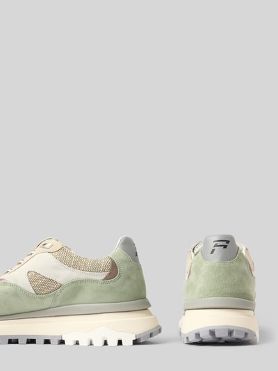 Produktfoto, Sneaker mit Label-Details Modell 'Gripper' van Floris Van Bommel, afgerond model, vetersluiting, profielzool, hakhoogte maat 45: 5 cm, schachthoogte maat 45: 10 cm, schachtbreedte maat 45: 9 cm, lichtgroen-beige, diverse texturen