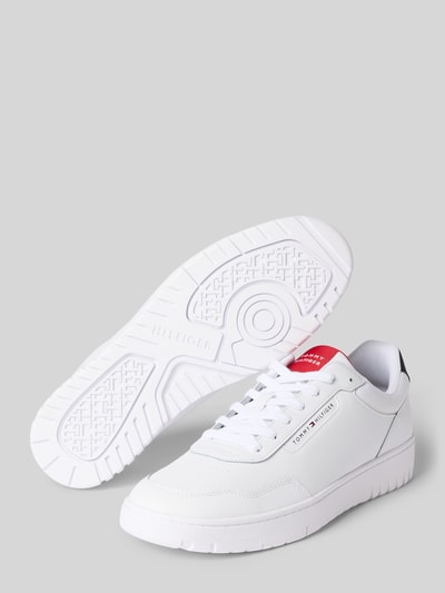 Produktfoto, Low Top Sneaker aus Leder-Mix Modell 'BASKET CORE LITE' von Tommy Hilfiger, efekt: jednolity kolor, zaokrąglony nosek, płaska podeszwa, aplikacje z logo, detale w kontrastowym kolorze, wiązanie, profilowana podeszwa, mieszanka skóry