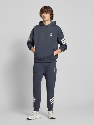 ADIDAS SPORTSWEAR Relaxed Fit Sweatpants mit Logo- und Star Wars®-Print Anthrazit 1