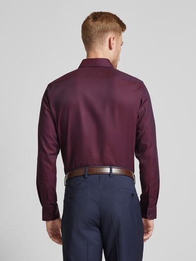 Christian Berg Men Regular Fit Business-Hemd mit Kentkragen Aubergine 5