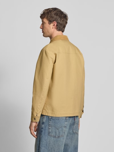 Männermodel trägt heren jack met platte kraag, regular fit, borstzak, ritssluiting, model 'FONTANA' van Blend, Ganzkörperansicht Rückansicht.