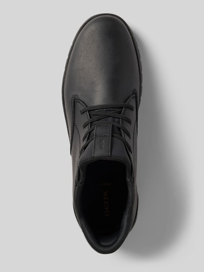 Produktfoto, Sneaker aus Leder-Mix Modell 'FLEXTRIDE' von Geox in Schwarz mit abgerundeter Passform und profilierter Sohle, Oberansicht. Herren Sneaker, Logo-Detail, Absatzhöhe 4 cm, Schafthöhe 8 cm, Schaftweite 12 cm.