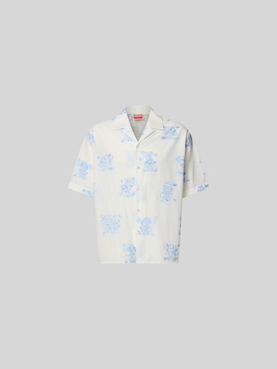 Produktfoto, weiß-blaues Freizeithemd mit Allover-Motiv-Stitching von Kenzo, Kurzarm, Reverskragen, Relaxed Fit, Baumwoll-Mix.