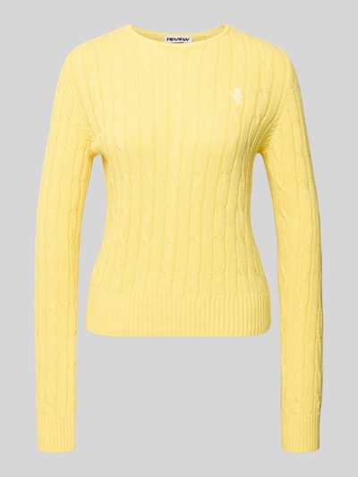 Produktfoto, Strickpullover mit Zopfmuster und Label-Stitching von REVIEW für Damen in Gelb, aus Baumwoll-Mix, Regular-Fit, Rundhalsausschnitt