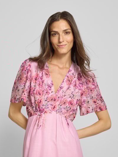 Neo Noir Maxikleid mit V-Ausschnitt Modell 'Serna' Rosa 3