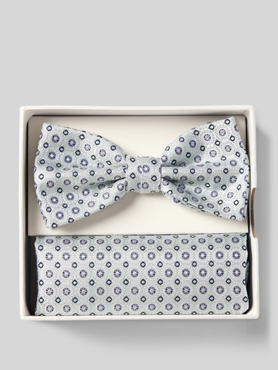 Produktfoto, Fliege und Einstecktuch im Set aus reiner Seide von Prince Bowtie, klassisch gemustert in Weiß-Blau, justierbare Kragenweite
