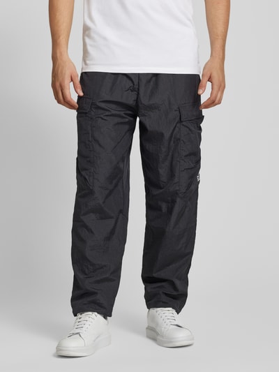 EA7 Emporio Armani Spodnie typu track pants z kieszeniami z patką i nadrukiem z logo Czarny 4