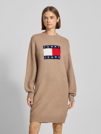 Tommy Jeans Relaxed Fit Strickkleid mit Woll-Anteil Camel 4