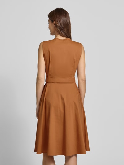 More & More Knielange wikkeljurk met V-hals Cognac - 5