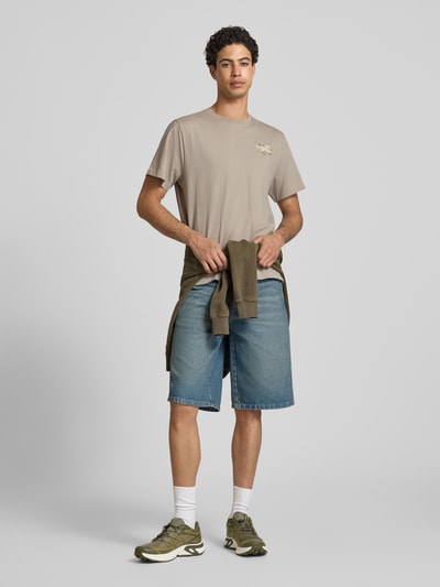 The North Face T-Shirt mit Label-Print und Rundhalsausschnitt Stein 1