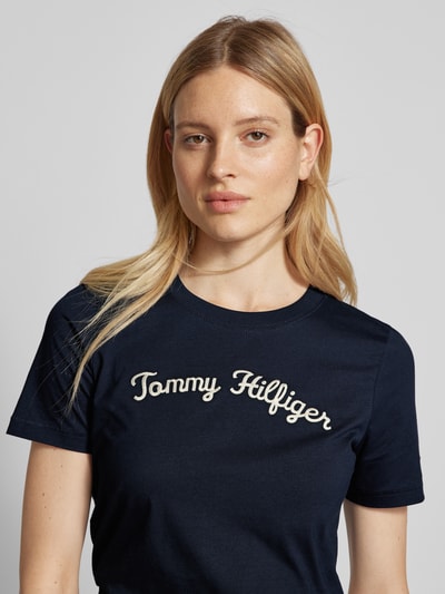 Tommy Hilfiger T-Shirt mit Label-Stitching Modell 'SCRIPT' Marine 3