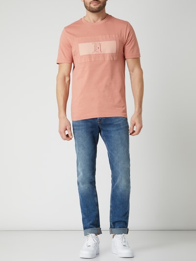 Tommy Hilfiger T-shirt z bawełny organicznej TOMMY x LEWIS  Mocnoróżowy 1