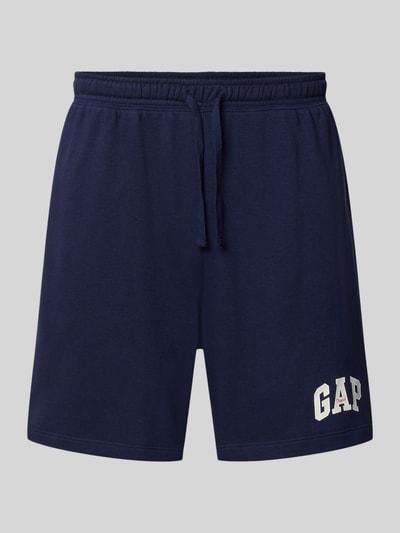 Produktfoto, Straight Fit Shorts mit Logo-Stitching Modell 'Arch' von GAP aus Baumwoll-Mix in Dunkelblau mit elastischem Bund und Tunnelzug, Herren Shorts, Innenbeinlänge 18 cm, Bundweite 43 cm bei Größe M.