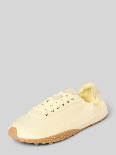 Produktfoto, Sneaker aus Leder-Textil-Mix Modell 'BRIDGE SATIN MIMOSA' von HOFF, abgerundete Spitze, Gummisohle, Absatz 1 cm, Schafthöhe 5 cm, Szerokość w rozmiarze 40: 6 cm, jasny beż, detale satynowe