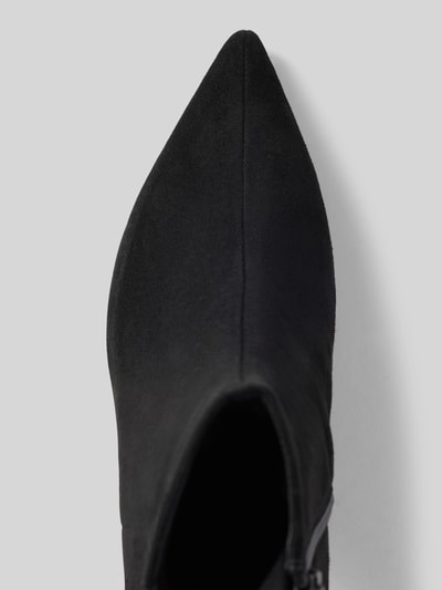 Produktfoto, schwarze Stiefeletten aus echtem Rindsleder von Tamaris, elegante Spitze, glatte Textur, Damen Stiefeletten von Tamaris