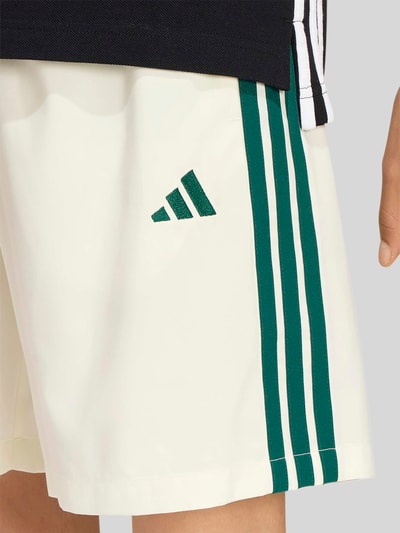 adidas Sportswear Regular Fit Sweatshorts mit Seitenschlitz Offwhite 3