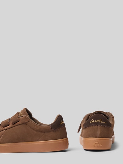 Produktfoto, Sneaker aus echtem Rindsleder von Lacoste in Braun mit glatter Oberfläche und heller Sohle, Damen Sneaker von Lacoste