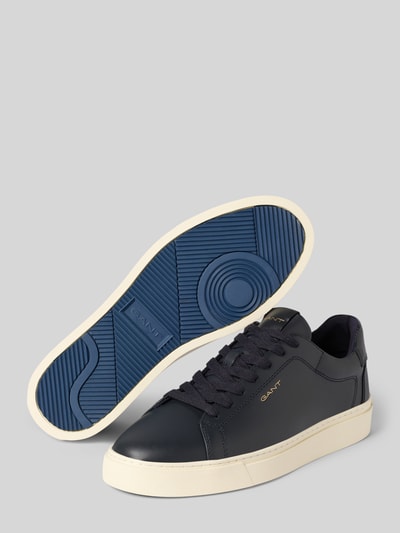 Produktfoto, Sneaker aus echtem Leder Modell 'Julien' von Gant in Dunkelblau mit Logo-Prägung, Schnürverschluss und profilierter Sohle.