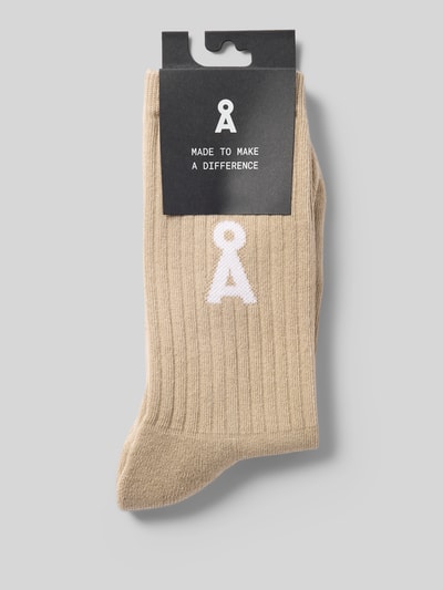 Produktfoto, Socken aus Baumwoll-Mix Modell 'SAAMUS BOLD' von Armedangels, Optik: Unifarben, Label-Schriftzug, Logo-Detail, Bundabschluss: Gerippt, Materialverarbeitung: Stretch