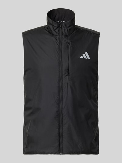 Produktfoto, schwarze Regular Fit Trainingsjacke mit Belüftungsschlitz am Rücken von adidas Training, glatte Oberfläche, dezentes Logo