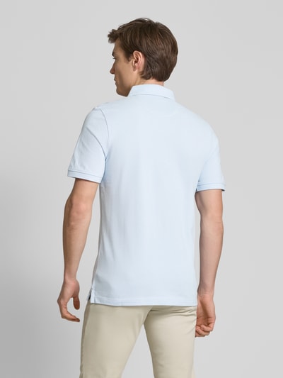 s.Oliver RED LABEL Regular Fit Poloshirt aus reiner Baumwolle mit Label Stitching Hellblau 5