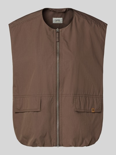 Produktfoto, Weste mit Rundhalsausschnitt und Pattentaschen von camel active aus Baumwoll-Mix, Regular-Fit, braune Farbe, glatte Textur, Reißverschluss, Vorderansicht, Rückenlänge 27 cm, Schulterbreite 45 cm, Brustweite 56 cm in Größe 36