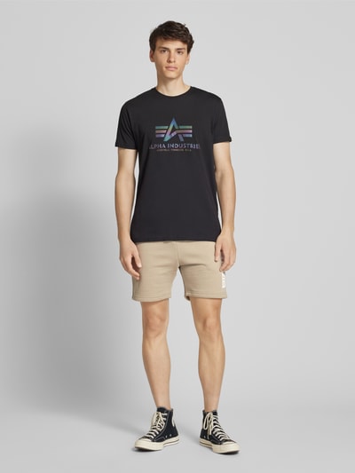 Alpha Industries Sweatshorts mit elastischem Bund und Tunnelzug Sand 1